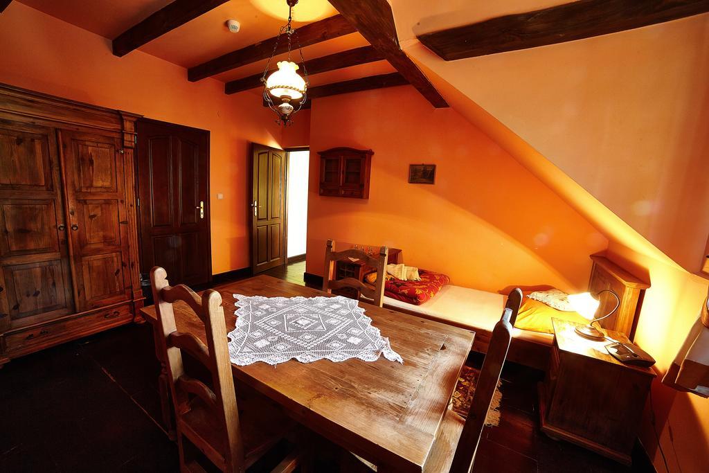 Stylowy Zajazd Pod Czarnym Kogutem Czarna  Cameră foto