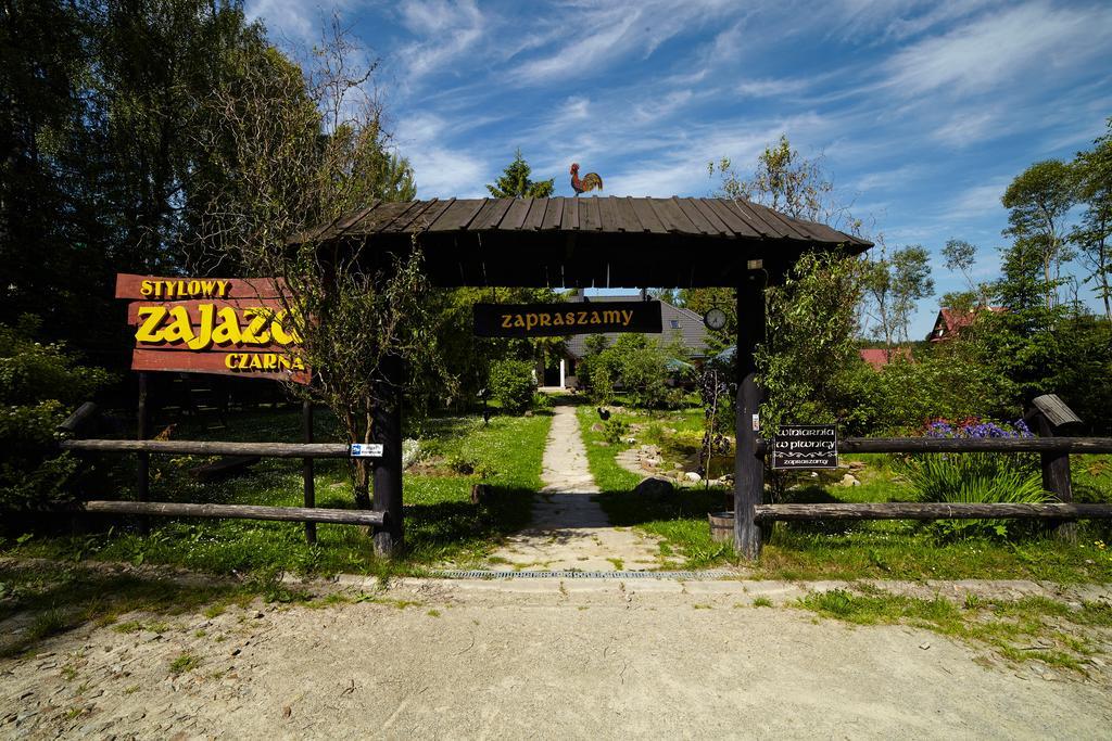 Stylowy Zajazd Pod Czarnym Kogutem Czarna  Exterior foto