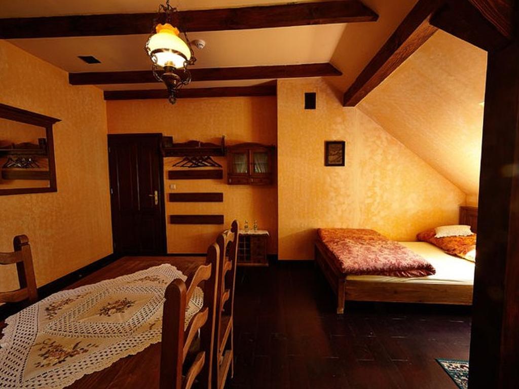 Stylowy Zajazd Pod Czarnym Kogutem Czarna  Cameră foto