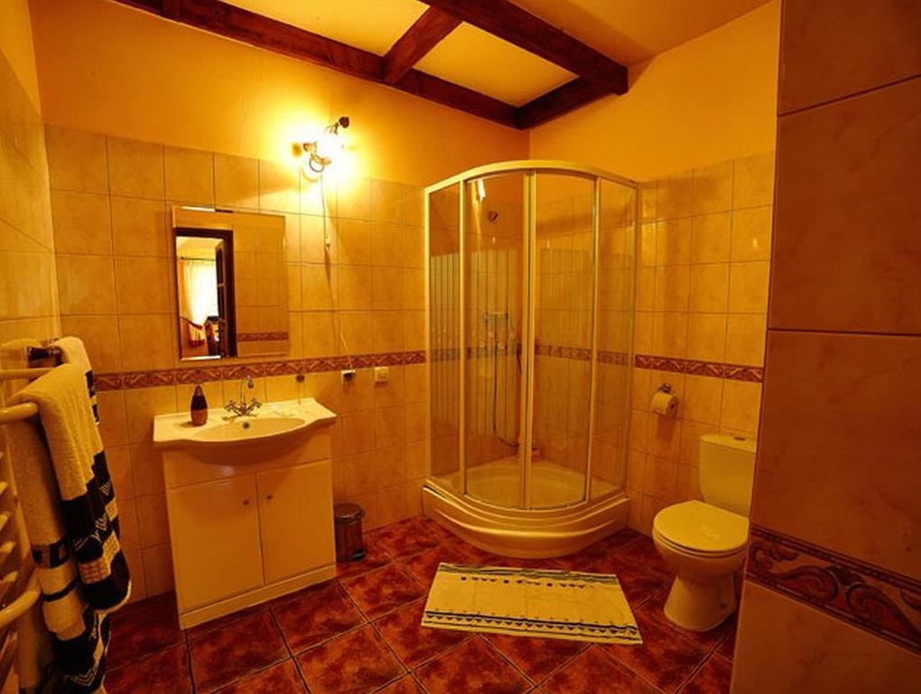 Stylowy Zajazd Pod Czarnym Kogutem Czarna  Cameră foto